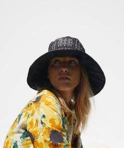 JUST FEMALE MIRACLE HAT