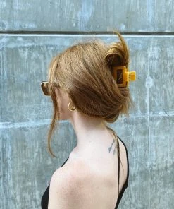 PIPE AND ROW SMALL SQUARE HAIR CLAW ORANGE