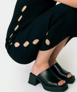 VAGABOND SPRING '22 HENNIE MULE 8 VAGABOND SPRING '22 HENNIE MULE