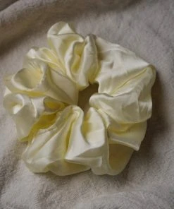 PIPE AND ROW SILKY CREAM SCRUNCHIE