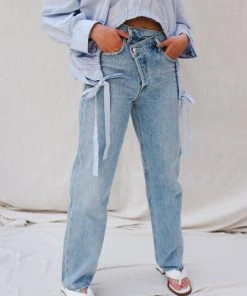AGOLDE SPRING '22 CRISS CROSS JEANS SUBURBIA