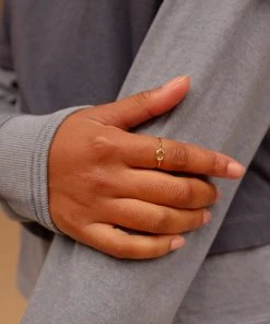 HANNAH NAOMI NEW IN OPEN KNOT RING