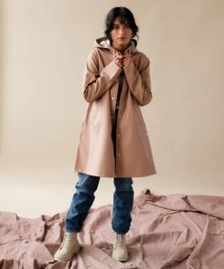 STUTTERHEIM MOSEBACKE RAIN JACKET SANDALWOOD NEW IN
