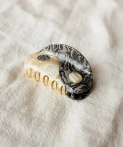 PIPE AND ROW NEW IN ASYMMETRICAL HAIR CLAW BALANCE