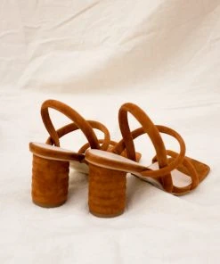 INTENTIONALLY BLANK KIFTON SANDAL SPRING '22