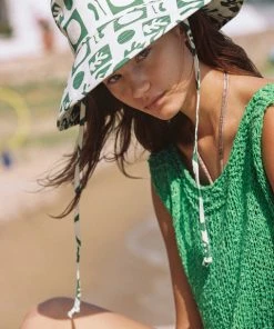LACK OF COLOR HOLIDAY BUCKET HAT FORMES GREEN SPRING '22