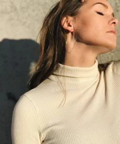 HANNAH NAOMI HAMMERED HOOP EARRINGS