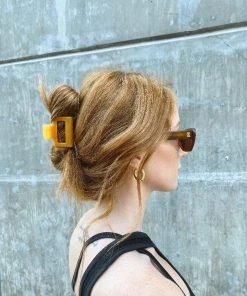 PIPE AND ROW SMALL SQUARE HAIR CLAW ORANGE