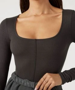 JOAH BROWN SPRING '22 CLASSIC SCOOP LONG SLEEVE TOP