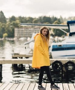 STUTTERHEIM MOSEBACKE RAIN JACKET YELLOW