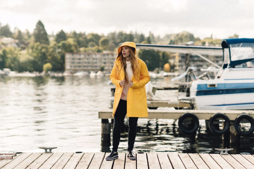 STUTTERHEIM MOSEBACKE RAIN JACKET YELLOW