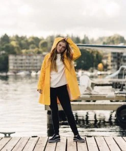 STUTTERHEIM MOSEBACKE RAIN JACKET YELLOW