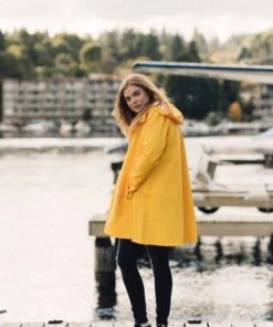 STUTTERHEIM MOSEBACKE RAIN JACKET YELLOW