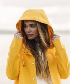 STUTTERHEIM MOSEBACKE RAIN JACKET YELLOW