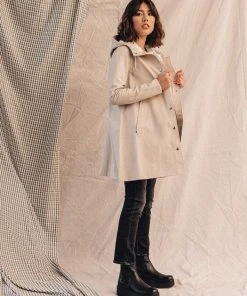 STUTTERHEIM MOSEBACKE RAIN JACKET LIGHT SAND CLOTHING