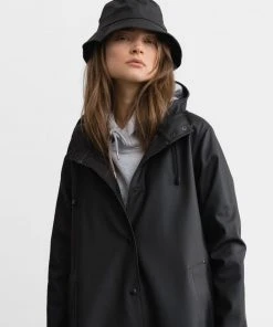 STUTTERHEIM MOSEBACKE RAIN JACKET LONG BLACK