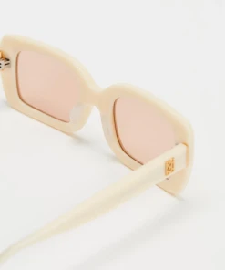 RAIE EYEWEAR THE ARIES CREAM SPRING '22 13 RAIE EYEWEAR THE ARIES CREAM SPRING '22