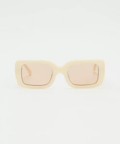 RAIE EYEWEAR THE ARIES CREAM SPRING '22 12 RAIE EYEWEAR THE ARIES CREAM SPRING '22