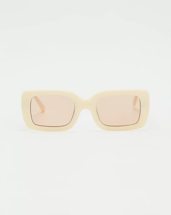 RAIE EYEWEAR THE ARIES CREAM SPRING '22 6 RAIE EYEWEAR THE ARIES CREAM SPRING '22