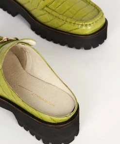 INTENTIONALLY BLANK SPRING '22 KOWLOON LOAFER APPLE 16 INTENTIONALLY BLANK SPRING '22 KOWLOON LOAFER APPLE