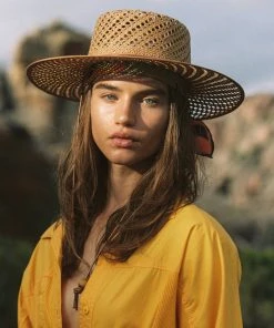 LACK OF COLOR SPRING '22 THE CESCA BROWN