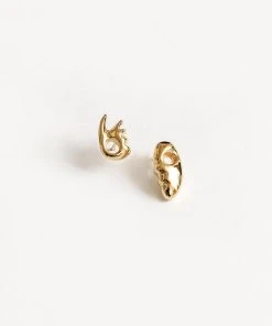 WOLF CIRCUS SPRING '22 ESTHER STUDS