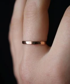 HANNAH NAOMI EXTRA THICK HAMMERED RING
