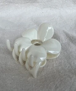 PIPE AND ROW FLOWER HAIR CLAW SPRING '22