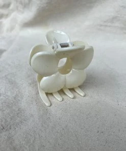 PIPE AND ROW FLOWER HAIR CLAW SPRING '22