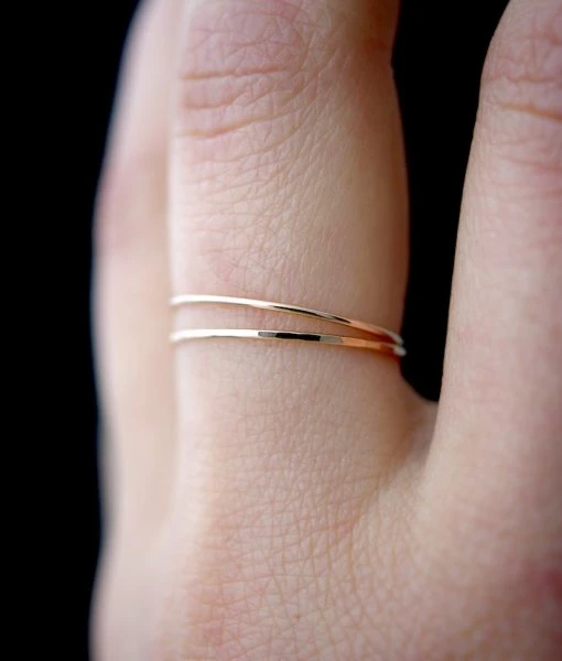 HANNAH NAOMI SMOOTH THIN STACKING RING GOLD