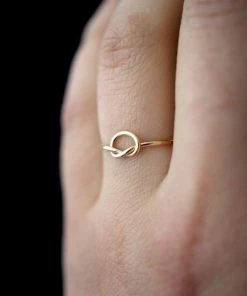 HANNAH NAOMI NEW IN OPEN KNOT RING