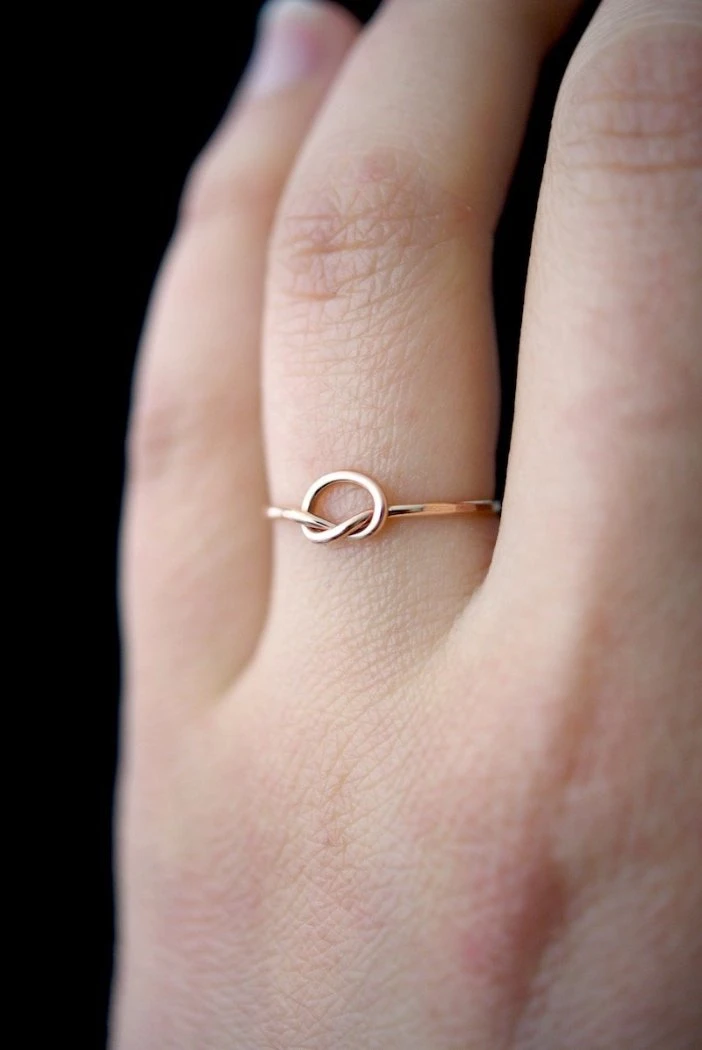 HANNAH NAOMI NEW IN OPEN KNOT RING