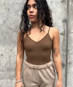 AGOLDE SPAGHETTI V-STRAP BODYSUIT TOFFEE