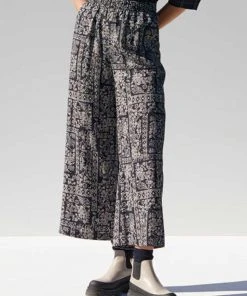 JUST FEMALE STRONG PANTS