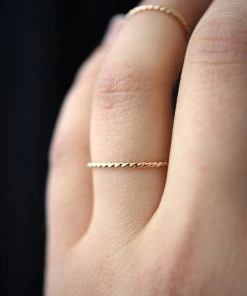 HANNAH NAOMI NEW IN THICK TWISTED STACKING RING
