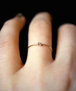 HANNAH NAOMI TINY KNOT RING