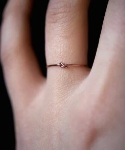 HANNAH NAOMI TINY KNOT RING NEW IN
