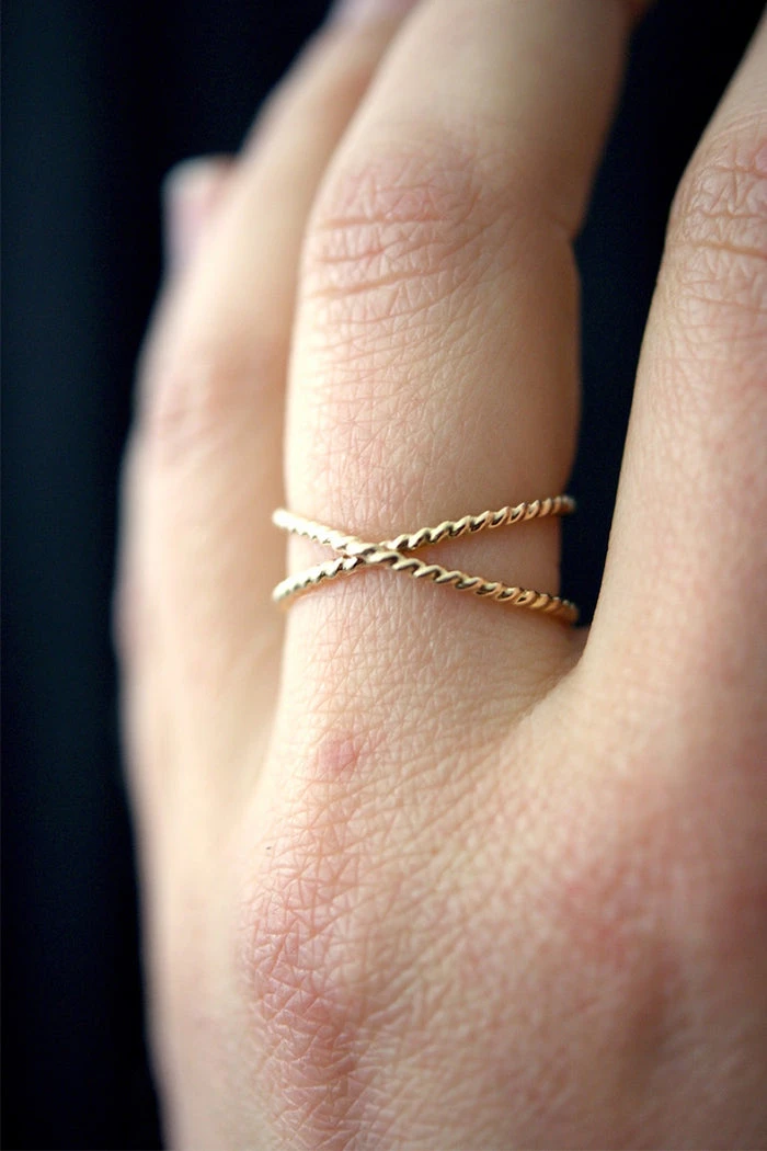 HANNAH NAOMI TWISTED X RING