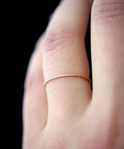 HANNAH NAOMI NEW IN TWISTED THIN STACKING RING
